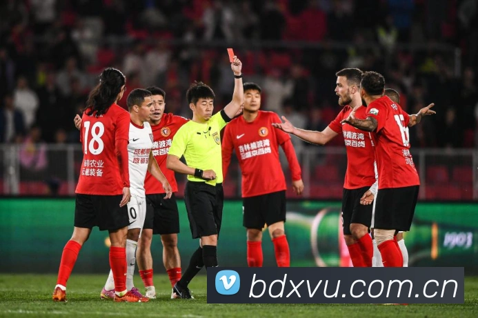 国足客战新加坡排名差距明显能否延续连胜势头战术观察